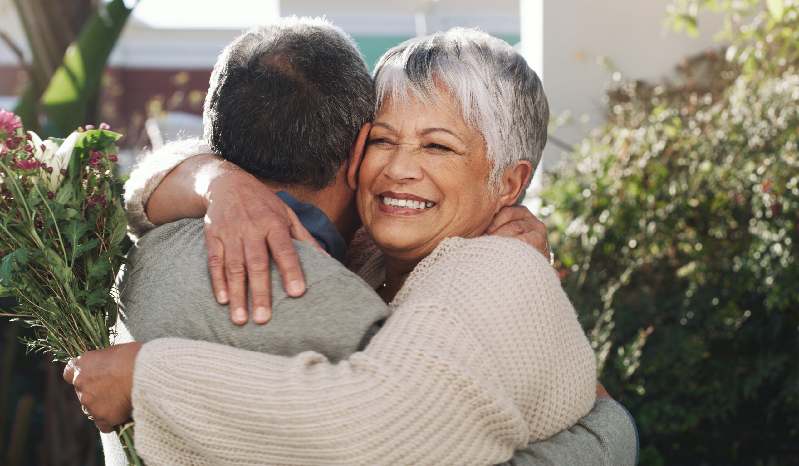 Retired Alberta couple enjoying peace of mind with dental and health coverage through ASEBP MyRetiree Plan